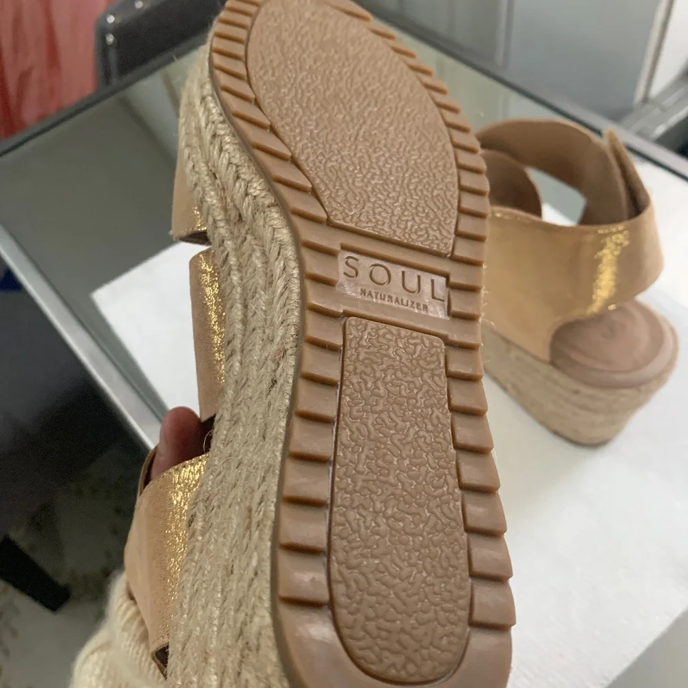 SOUL BY NATURALIZER GOLD ESPADRILLE WEDGES SIZE‎ 8